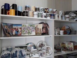 FOTO-VETRINA-CERAMICHE-1